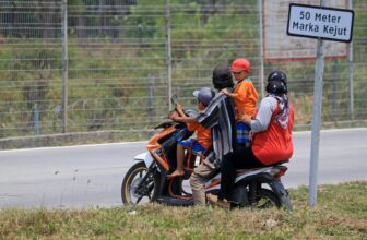 Pediatric and Youth Mobility Scooter Selection Guide 2025: Age-Appropriate Models, Safety Features, Growth Accommodation, and Educational Environment Integration for Children and Teenagers in USA and Canada